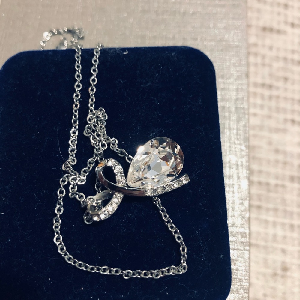 Pretty necklace - Picture 4 of 5